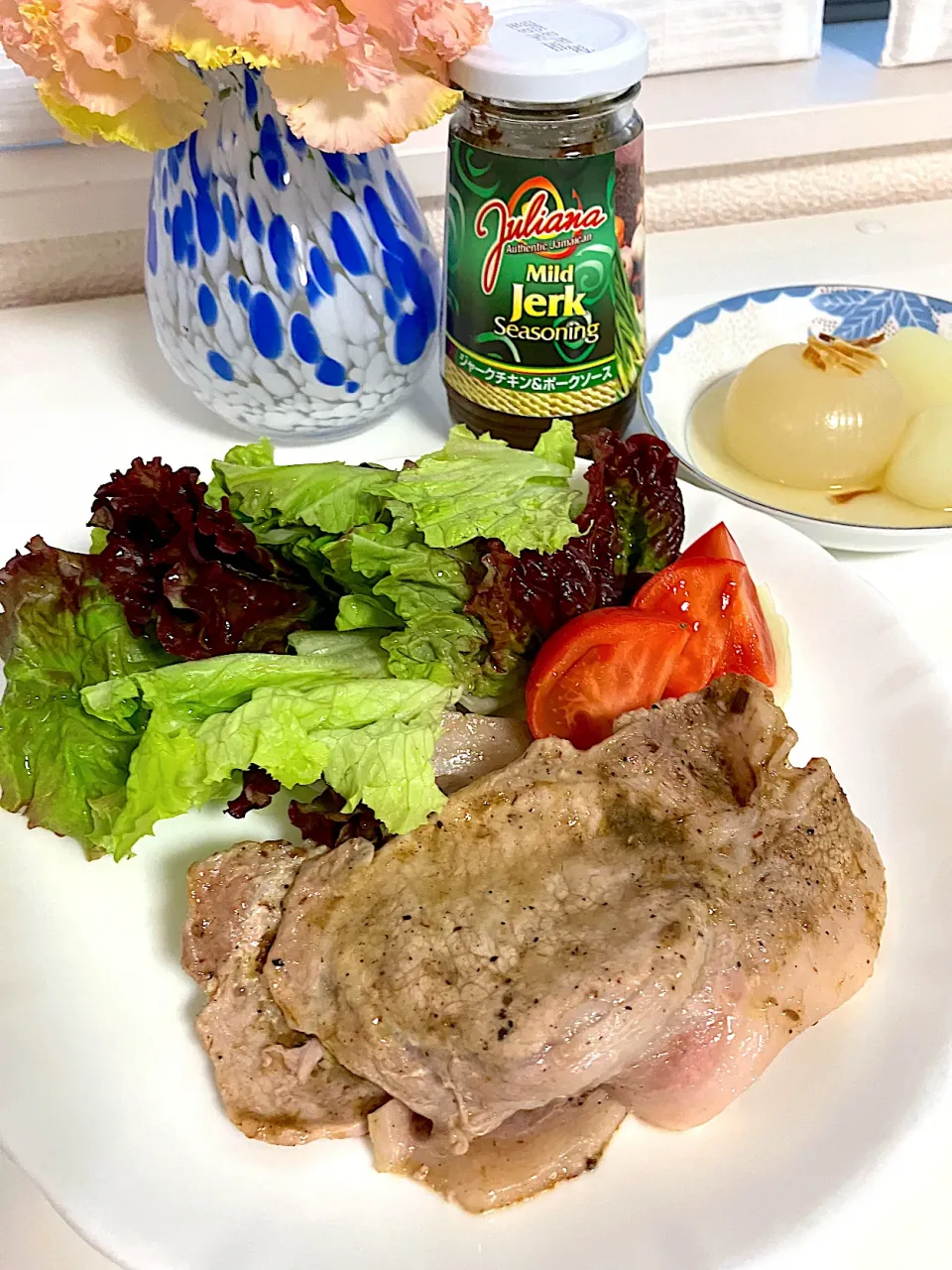 Snapdishの料理写真:グリルポークと新玉ネギスープ|コマツ菜さん