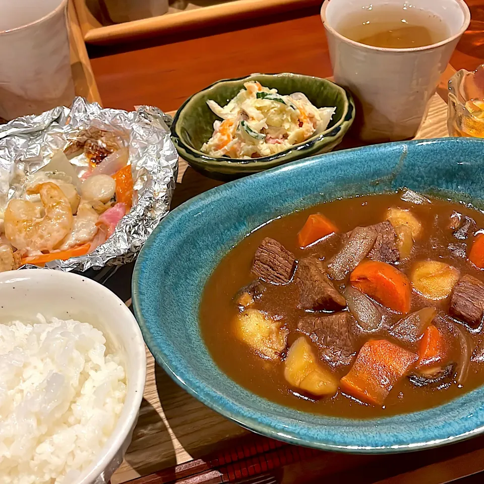 ビーフシチューとさつまいもサラダ　　　　　　　　ホタテとエビのチーズホイル焼き|mokoさん