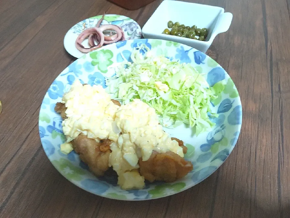 Snapdishの料理写真:チキン南蛮
イカの醤油焼き
えんどう豆の煮物|尚さん