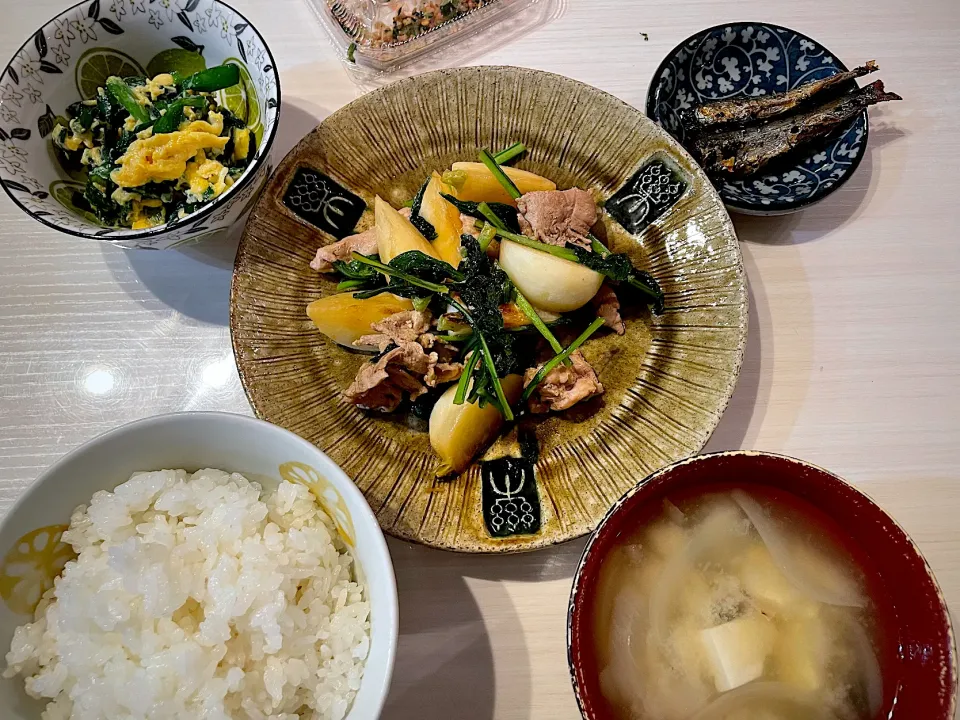 豚肉とカブの炒めもの　味噌汁　ニラ卵|キヨさん