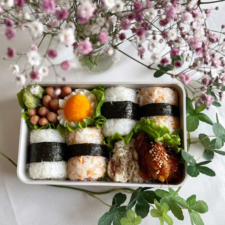 5/10❤︎主人のおにぎり弁当🍙🌱|Makinsさん