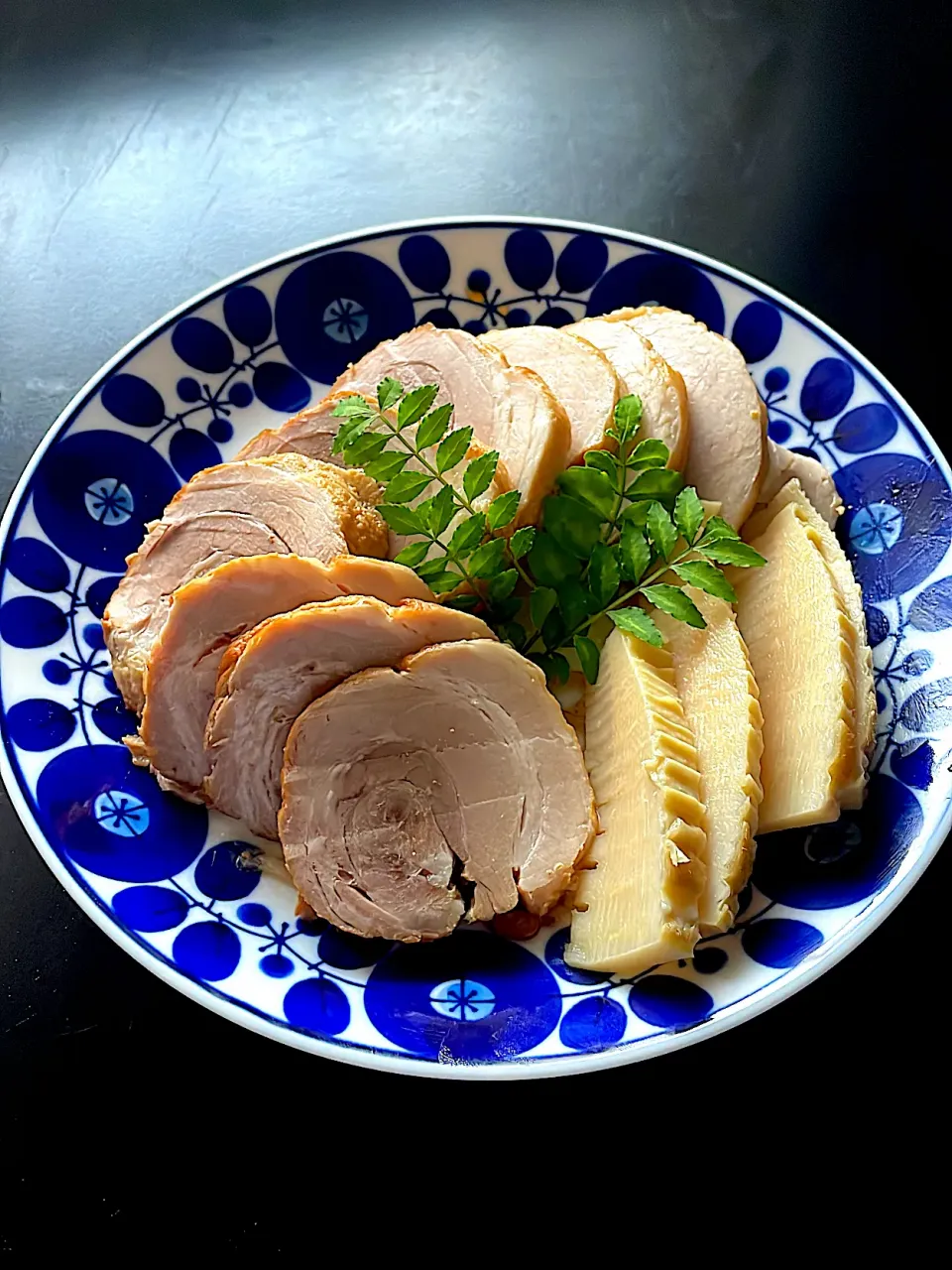 筍とこれうま焼豚〜くるくる豚バラチャーシュー煮込みバージョン|とんちんさん