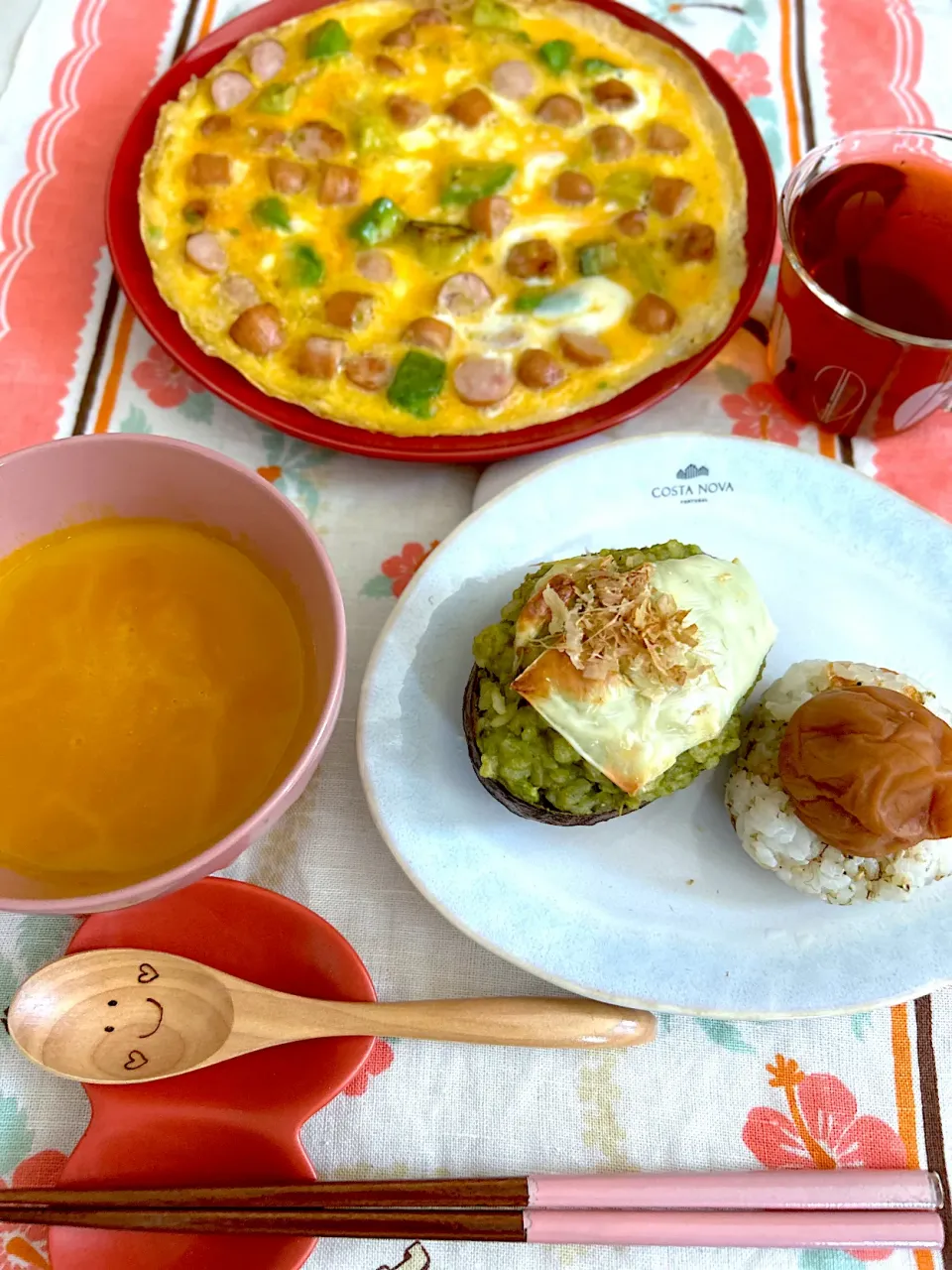 残りごはんで朝ごはん🍽                             アボカドの和風ライス焼き🥑　　　　　　　　ちびっこおにぎり🍙|こずりんさん