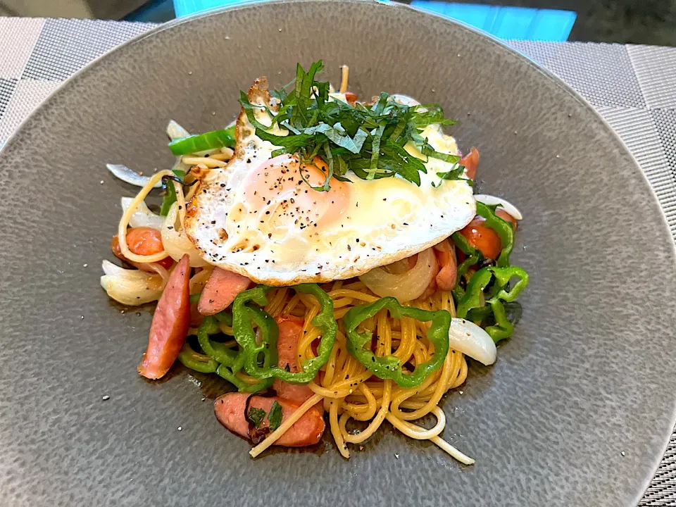 ブラックペッパーとオニオンの和風ナポリタンパスタ🍝|yokoさん