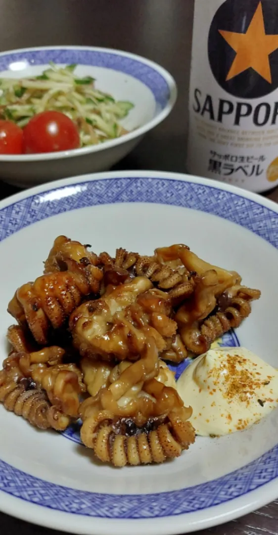 甲イカのげそニンニク醤油焼き&茗荷ときゅうりのサラダ|きつねさん