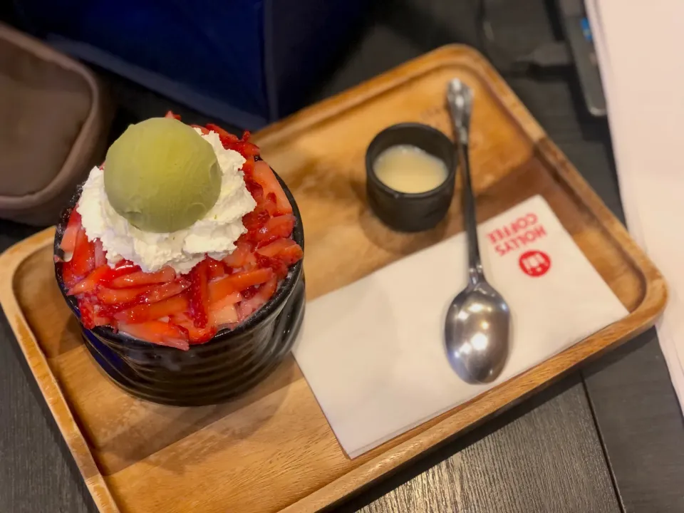 Fresh Strawberry Bingsu!!!|Chalinee Kalyanamitraさん