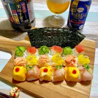 Snapdishの料理写真:製氷皿おにぎり美味すぎる味のり巻き|manaさん