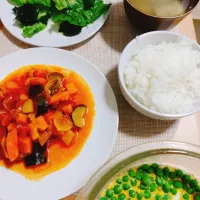 ラタツゥイユ
さばのお味噌汁
ワカメとサラダ菜
卵と豆炒め|きりんさん