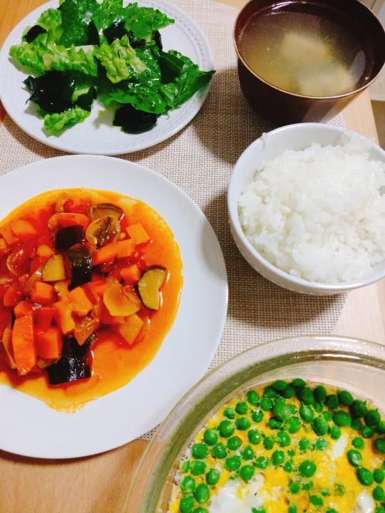 ラタツゥイユ
さばのお味噌汁
ワカメとサラダ菜
卵と豆炒め|きりんさん