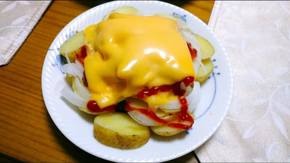 Snapdishの料理写真:5/9の夕食
meltoroを使って
かんたんポテトピザ|卯月さん