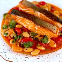 Pan fried salmon, spicy butter beans, tomato