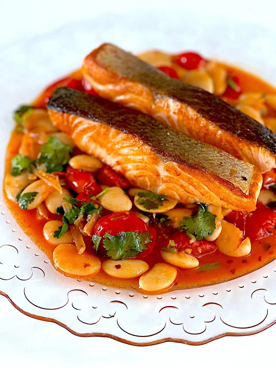 Snapdishの料理写真:Pan fried salmon, spicy butter beans, tomato|12Dragonさん