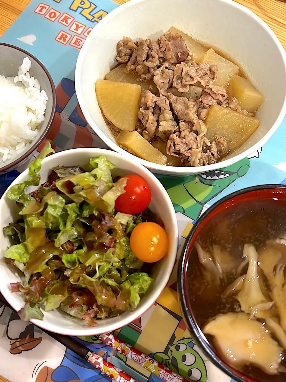 ・牛肉と大根の煮物　・舞茸のお味噌汁|ぺろたんさん