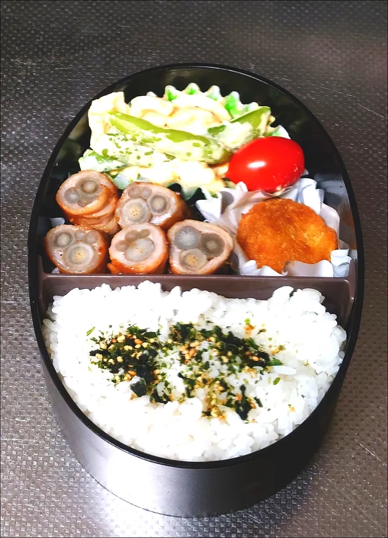 Snapdishの料理写真:牛蒡巻き豚生姜焼とスナップエンドウの卵サラダ弁当|黒川克博さん