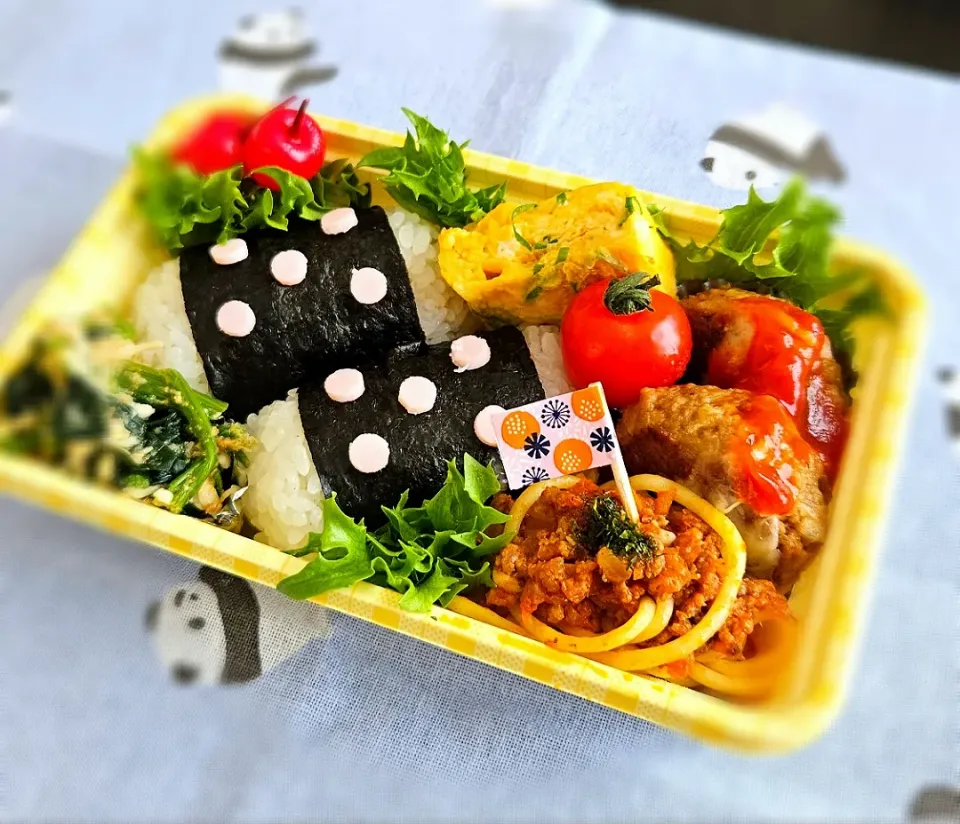 高校生お弁当「5/12」

水玉🍙。いや、ヤングはドットと言うのか？
全てにおいて昭和な私‥😅
さ！今日もガンバルンバ❗|みゆりんさん