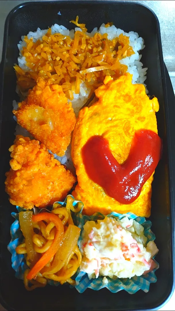 旦那弁当　2023/5/12

鶏竜田あげ
オムレツ
焼きそば
ポテトサラダ|ユキヨメ♪さん