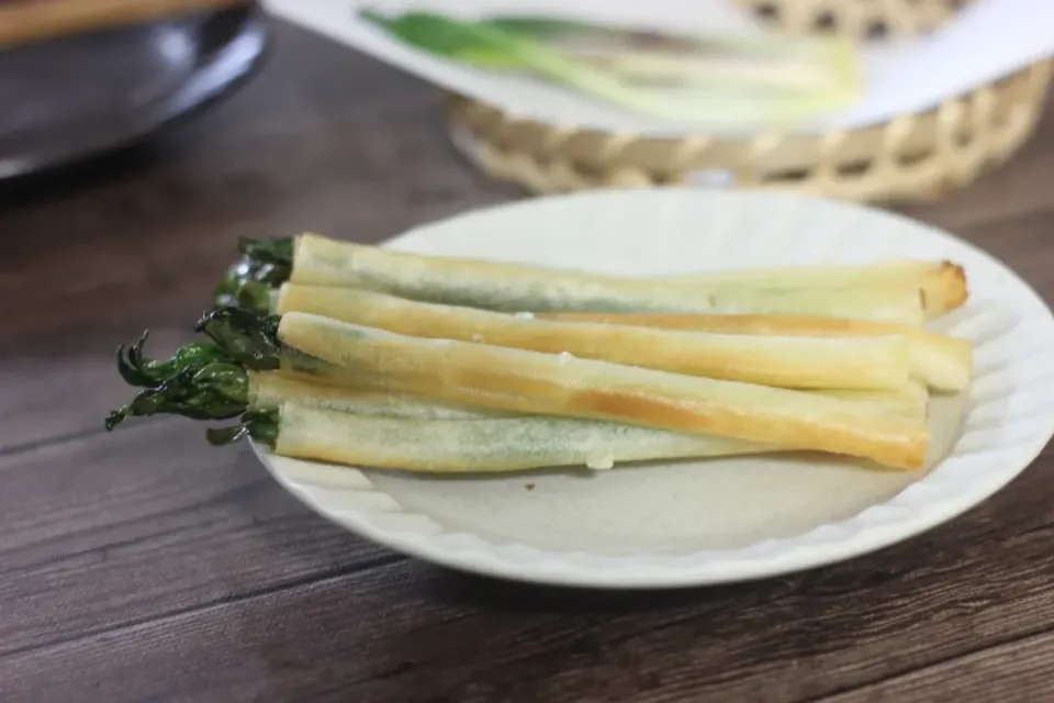 行者にんにくの春巻揚げ|ちいさなしあわせキッチンさん