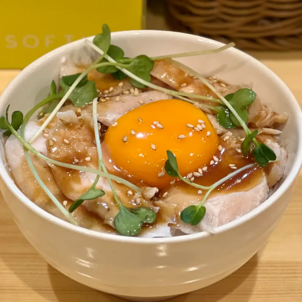 鶏白湯ラーメンぱいず　オリオン通り店　鶏チャーシュー丼|ddr3rdmixさん