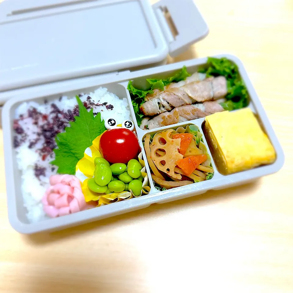 参観日弁当🍱〜オクラ豚肉巻き梅風味・玉子焼き・レンコンきんぴら・花ハム・枝豆|華恋さん