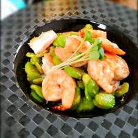 そら豆と海老🍤のガリバタソテー♬