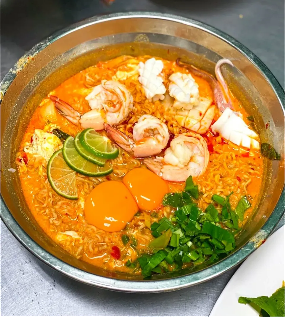 MAMA Noodles Tom Yum 🌶️🍜🌶️😋
...
...
Mmmmm... Super Duper Yummylicious 🤤|An'leeさん