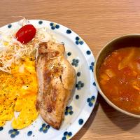 今日の朝食　タンパク質32g