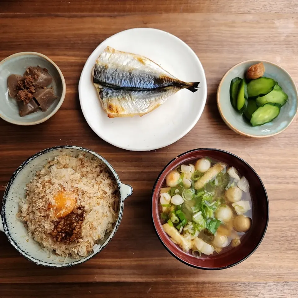 20230513
醤油麹卵かけご飯
自家製鯵の開き
揚げと麩のお味噌汁
こんにゃくのおかか煮
胡瓜の塩麹漬け
自家製梅干し|noccoさん