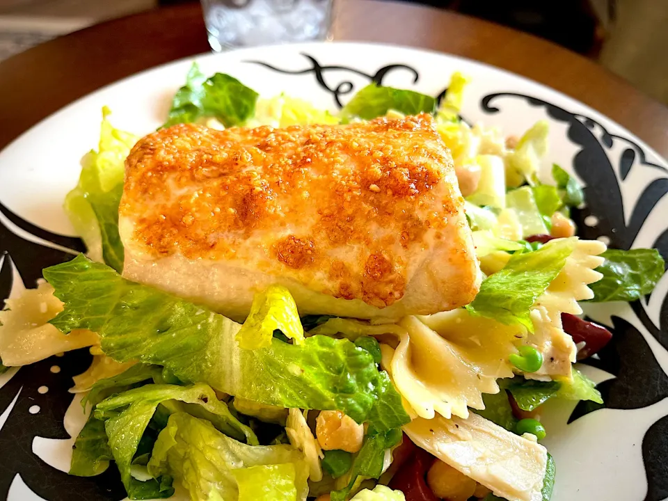 Snapdishの料理写真:Parmesan and Romano crusted air fried mahi-mahi on a bed of lettuce|Laki Maikaʻiさん