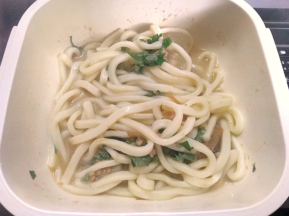 なめ茸と肉そぼろ入り胡麻ダレ冷やしうどん|darkbaronさん