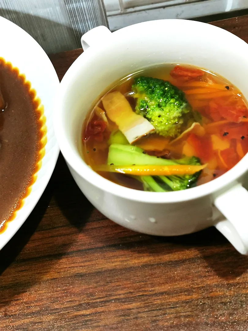 カレーの付け合わせ
ドライトマトと野菜スープ👌グ〜です☺️🙌😾|ペンギンさん