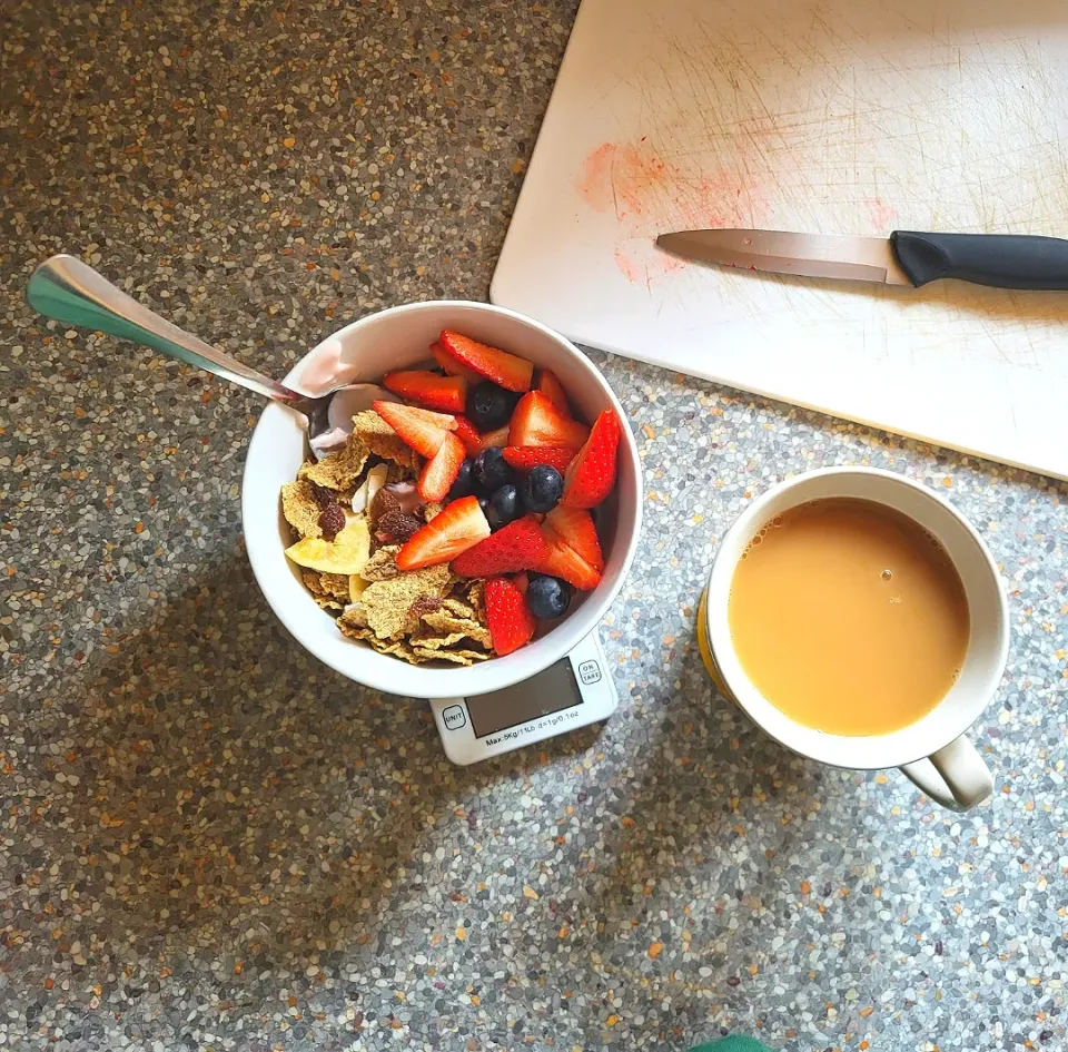 Sunday Breakfast 🫐🍓|FatGirlFoodJourneyさん