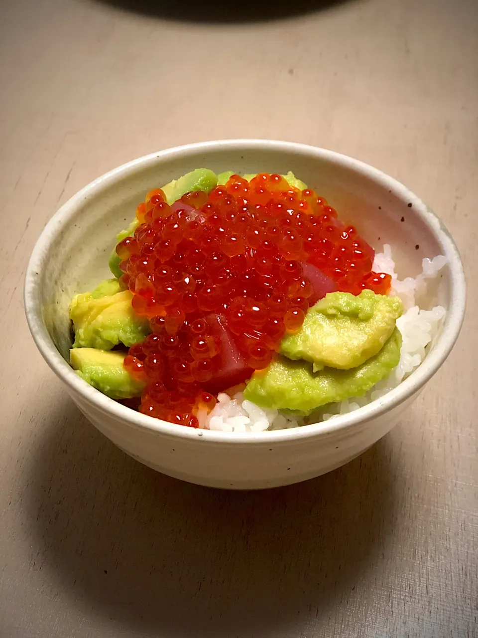 マグロ、イクラ、アボカド丼|Nikoさん