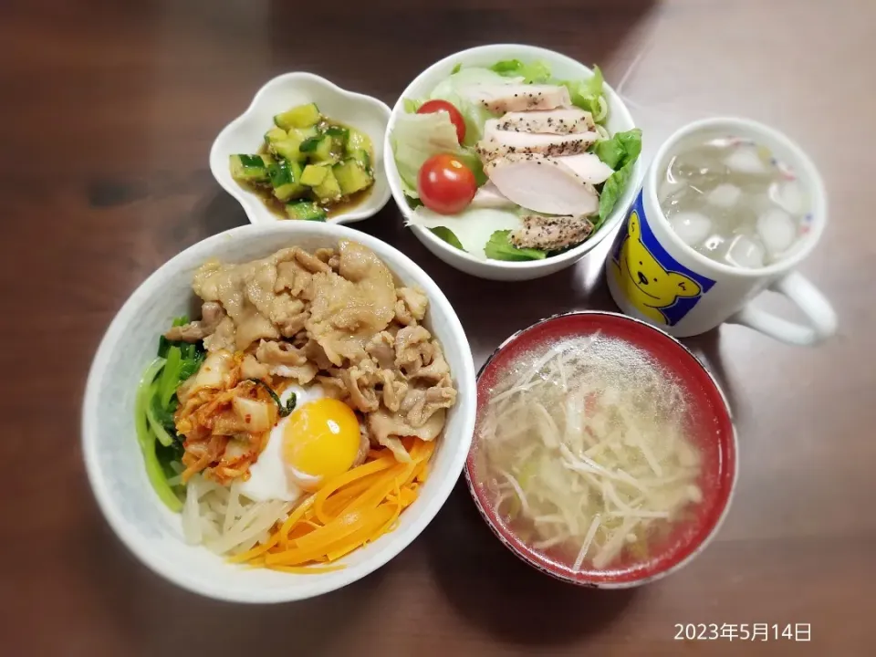 2023年5月14日の晩ご飯
ビビンバ丼
サラダチキンのサラダ
ポリポリきゅうり
カニかまとえのきのスープ
焼酎水割り|ソラ♂のご飯さん