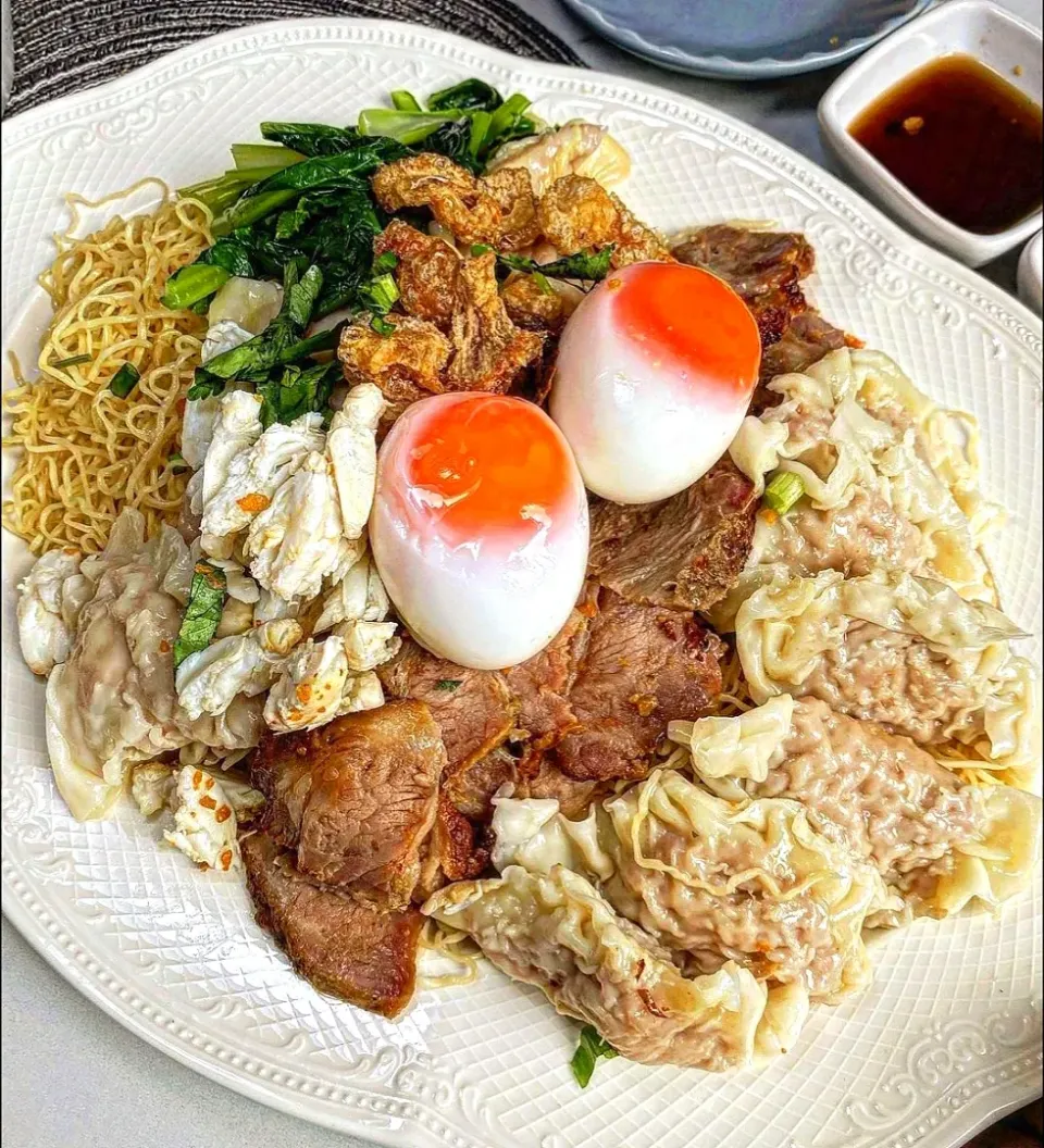 Big Plate of Dry Wonton Noodles for Dinner! 🥢
...
...
Yuuuuuummy! 🤤|An'leeさん