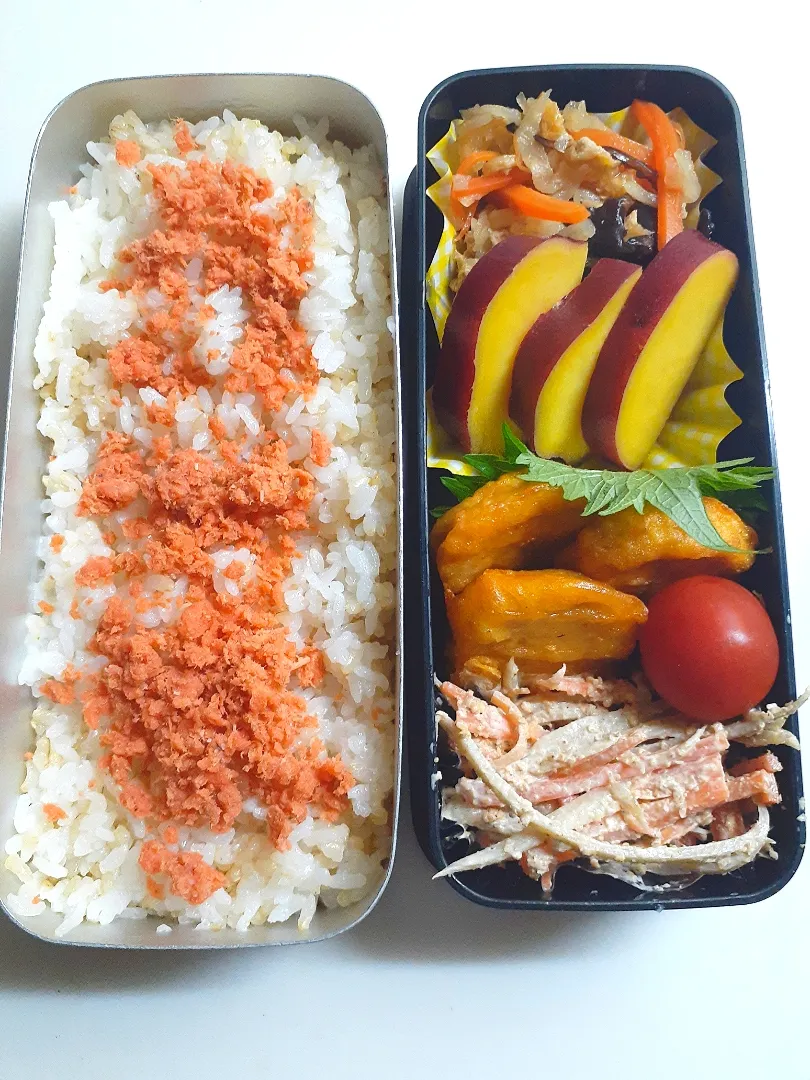 ☆中学生弁当☆玄米入り鮭ごはん、切干大根、薩摩芋檸檬煮、ナゲット、ミニトマト、牛蒡サラダ|ｼｮｺﾗさん