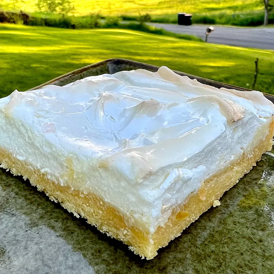 Lemon meringue bars|Dean M Rogersさん