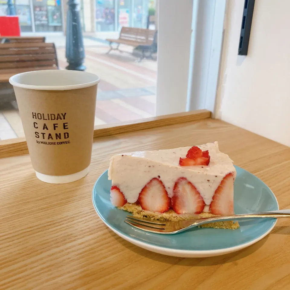 苺レアチーズケーキとコーヒー|ちゃみこさん