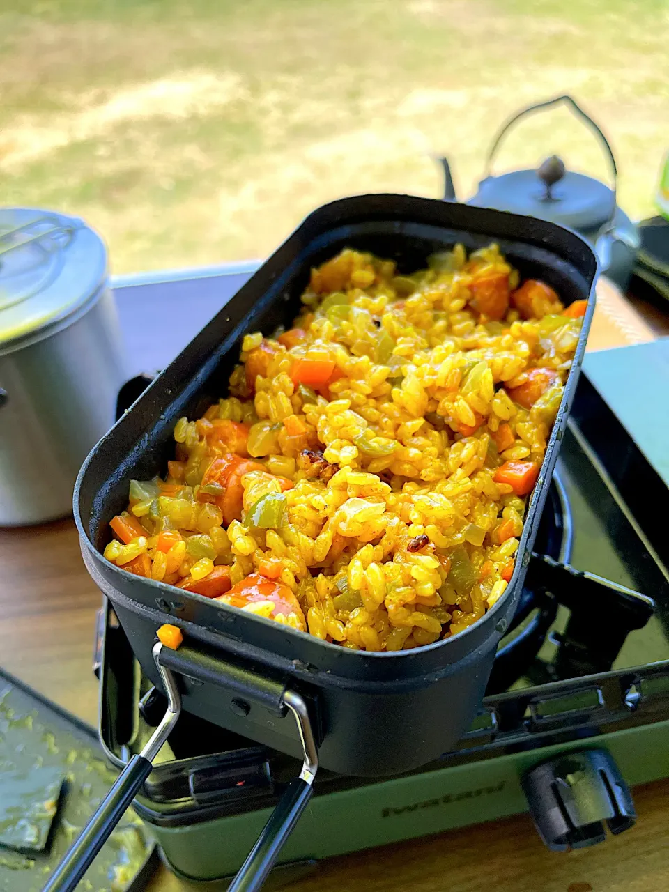 Snapdishの料理写真:カレーピラフ（キャンプ飯）|Nagashima  Yukoさん