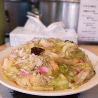 昼食は皿うどん。