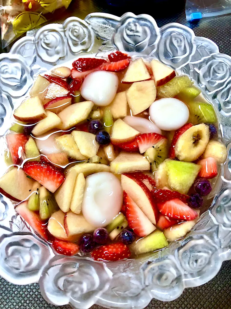 我が家の·お誕生日のお共は ケーキ🎂&フルーツポンチ🍇🍓🍑🍉    シロップに三温糖をつかったので 色味はイマイチ💦|ブンタさん