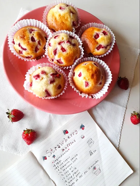 Strawberry muffin|Gülşən Alxasovaさん