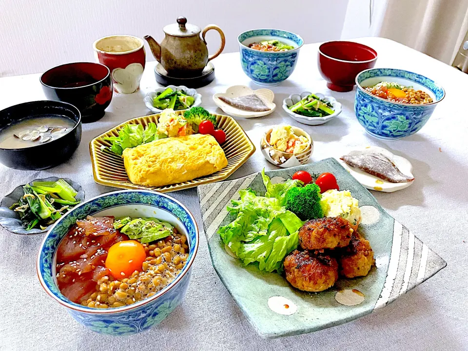 マグロ納豆アボカド丼とおから入りつくね、おから入りポテサラなど|ゆかりさん