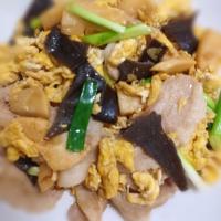 狸の宴シリーズ
昨夜の御料理
中国料理でございやす。(・∀・)

[前菜]
涼拌木耳
[概要]
木耳(きくらげ)の冷菜
簡単/旨い/栄養満点
基本の胡麻油に、
辣椒油/花椒油を足せば味変可能。

[大菜]
木須肉/ムーシーロー
(豚肉の筍と卵の炒め物)
※王将再現レシピ

[湯]
牛すじ肉と大根の青唐辛子のスープ