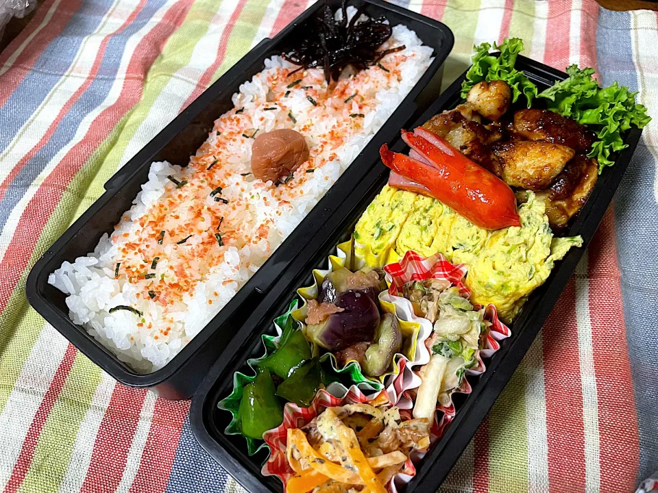 Snapdishの料理写真:お弁当★鶏のハニーカレー照り焼き、青のり卵、にんじんとちくわのゆかりマヨ、ピーマンの甘辛おかか煮、なすの梅みそ和え、白菜とツナのサラダ|ハルさん