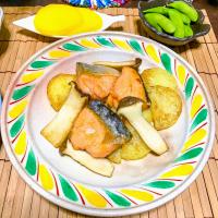 鮭とじゃがいもとエリンギのコンソメバター焼き