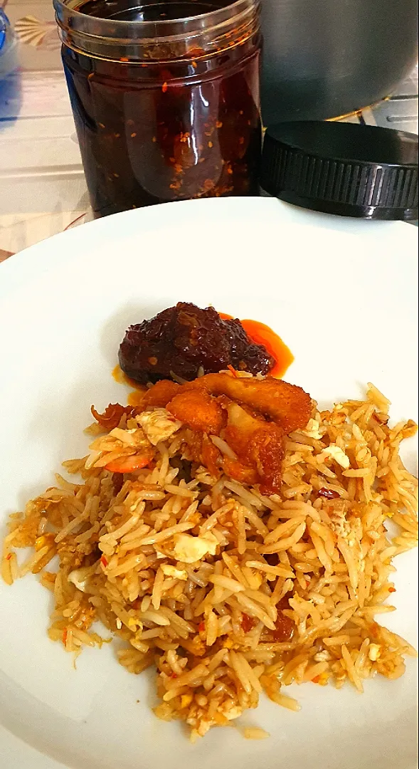 Turmeric Chicken Fried Rice served with mixed fruits pickle|feeqsyaneeさん