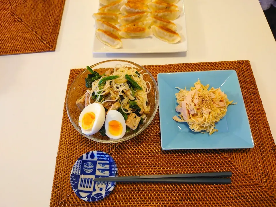 Snapdishの料理写真:今日の夕食　サバ缶そうめん、切り干し大根のハムサラダ、餃子|pinknari🐰🌈さん