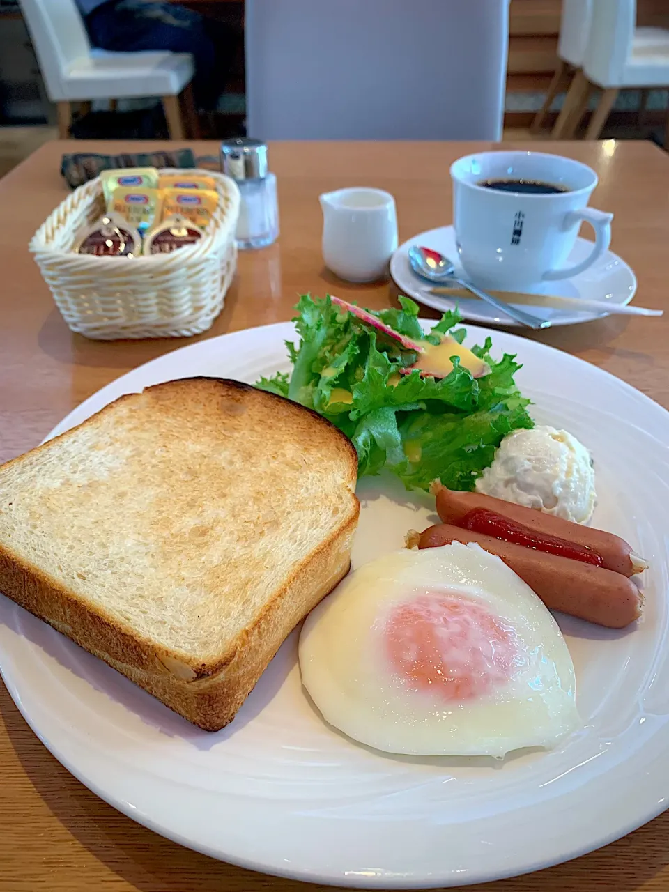 京都産小麦の山型パントーストウインナーモーニング|みゃ〜・はつさん