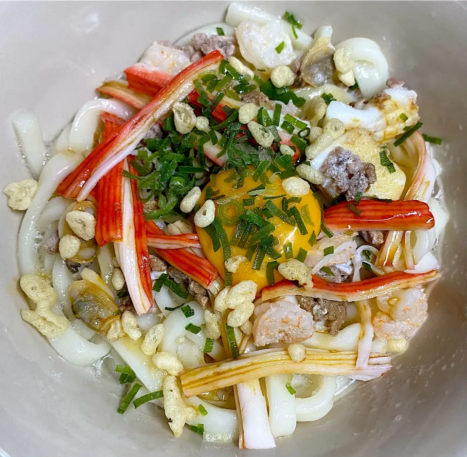 海鮮バター醤油冷やしうどん|すくらんぶるえっぐさん