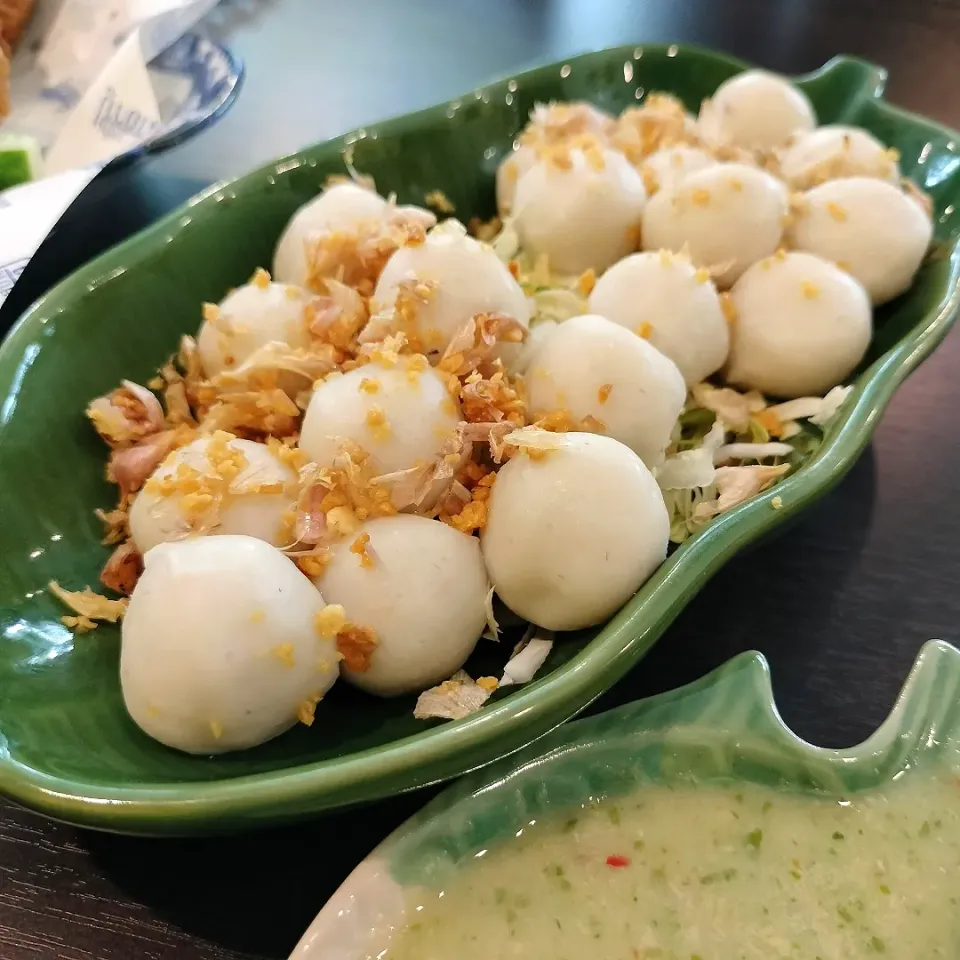 Fish ball dipped spicy sour seasoning|Boomerangさん